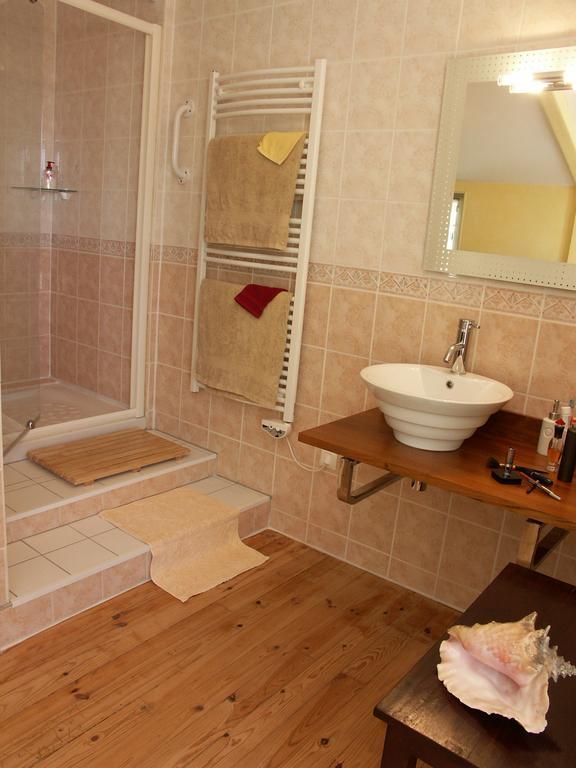 Chambre D'Hotes Park Des Collines - Gite Genissieux Room photo